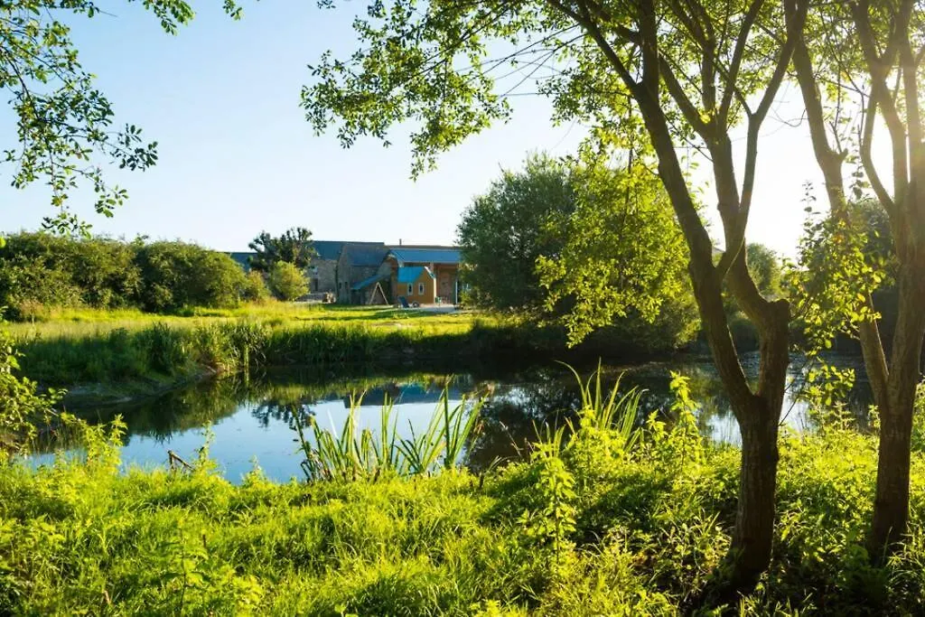 La Ferme Du Golf, Gite Atypique Et Artistique Lancieux
