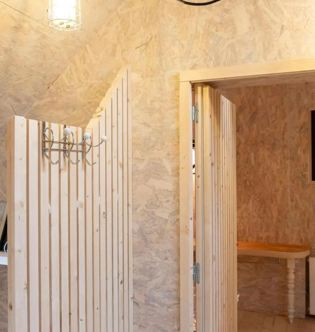 Bed & Breakfast La Ferme Du Golf, Gite Atypique Et Artistique Lancieux France