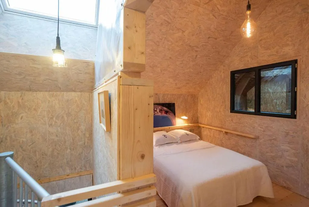 Couette-café La Ferme du golf, gîte atypique et artistique Lancieux France