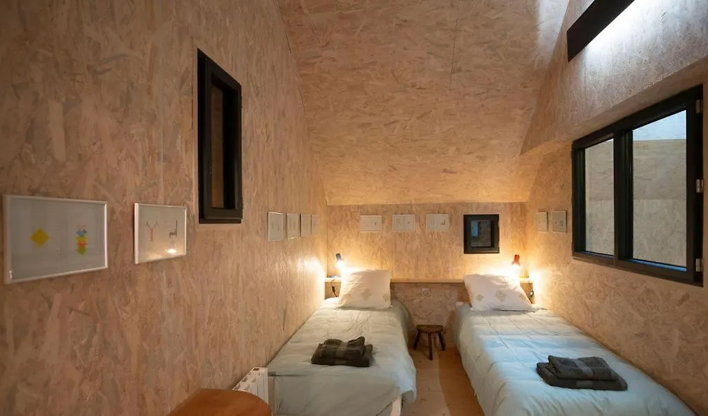 Couette-café La Ferme du golf, gîte atypique et artistique Lancieux