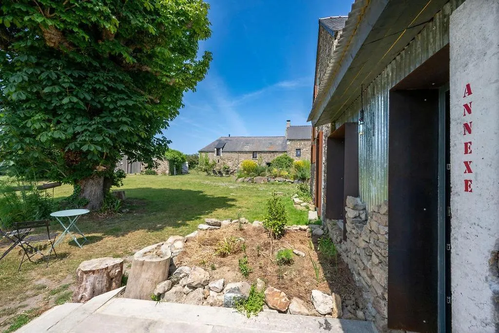 La Ferme Du Golf, Gite Atypique Et Artistique Lancieux