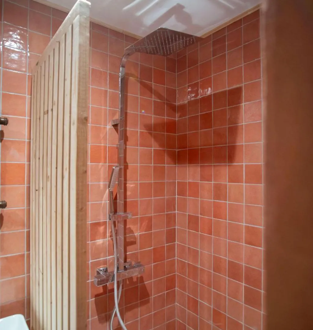 Bed and breakfast La Ferme Du Golf, Gite Atypique Et Artistique Lancieux